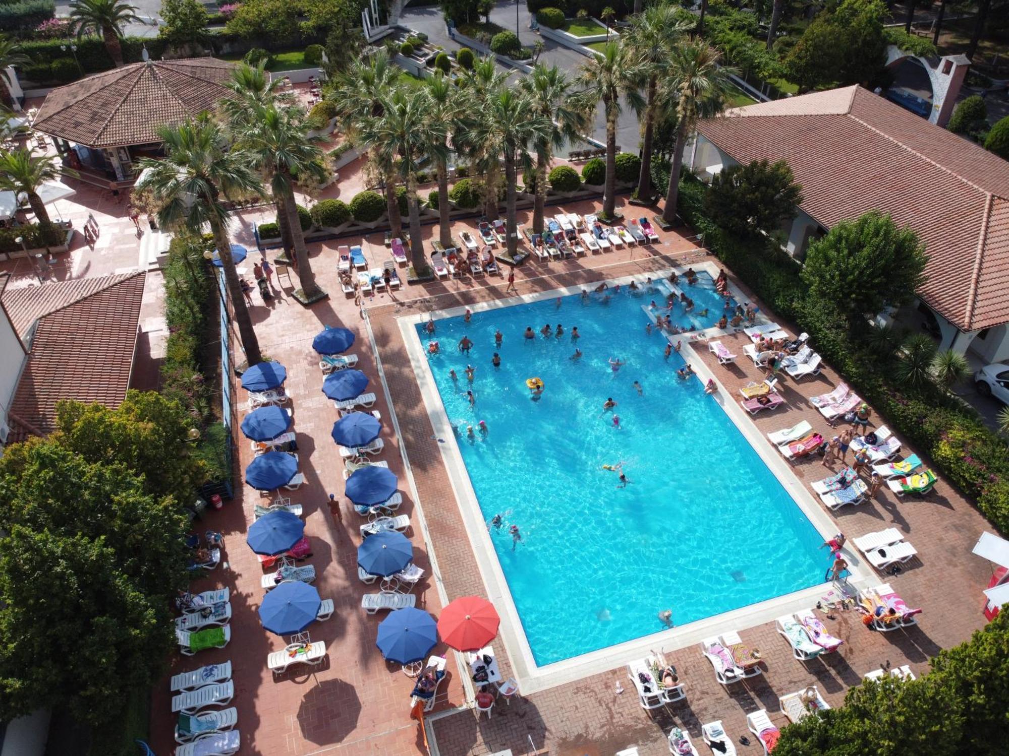 Villaggio Turistico La Mantinera - Aparthotel 3*